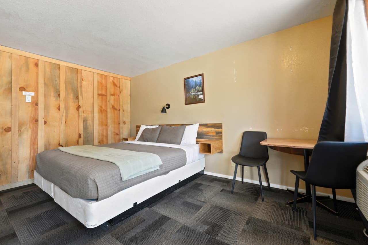 Royal King room at Birch Glen Lodge in Cascade, Idaho
